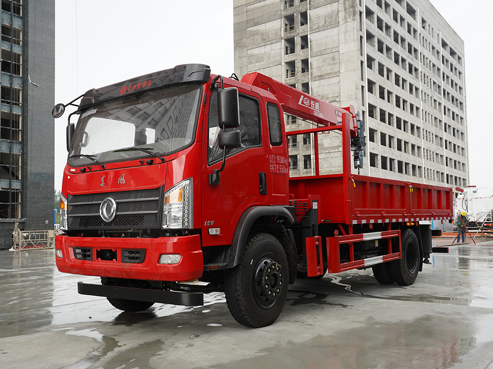 國六東風D912小黃牌長威6.3噸三節(jié)直臂吊機隨車吊