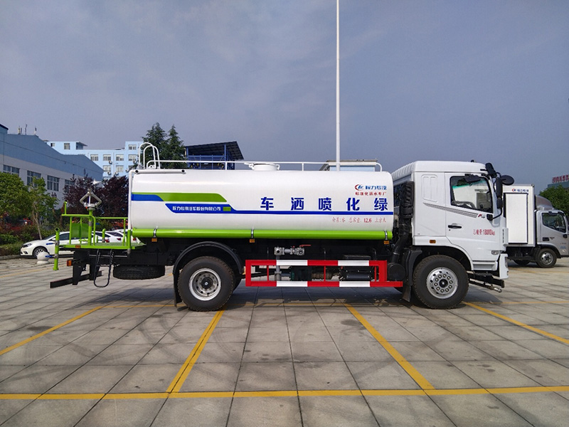 15方灑水車采用東風華神