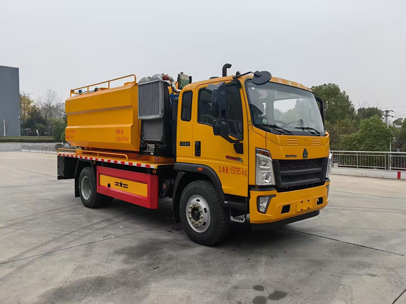 重汽豪沃14方清洗吸污車
